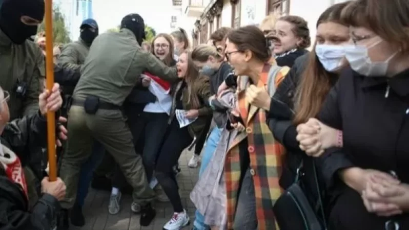 Մինսկում ուժայինները բերման են ենթարկում չարտոնված ակցիայի մասնակիցներին