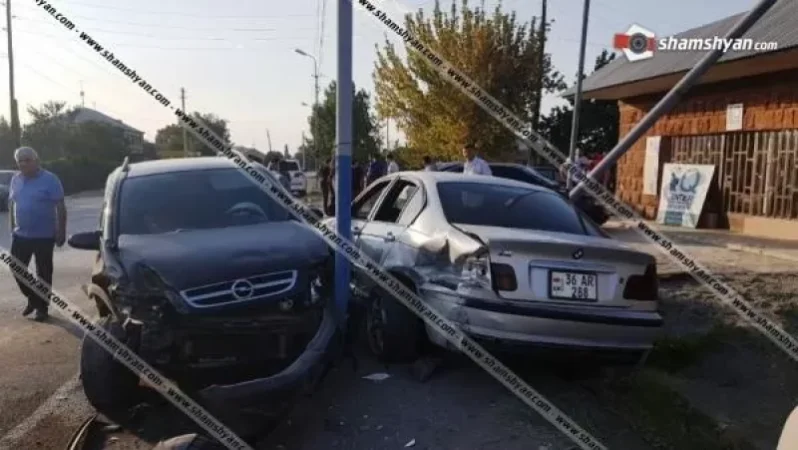Ավտովթար Արարատի մարզում.բախվել են BMW-ն ու Opel-ը. վերջիններս հայտնվել են մայթին, կա վիրավոր