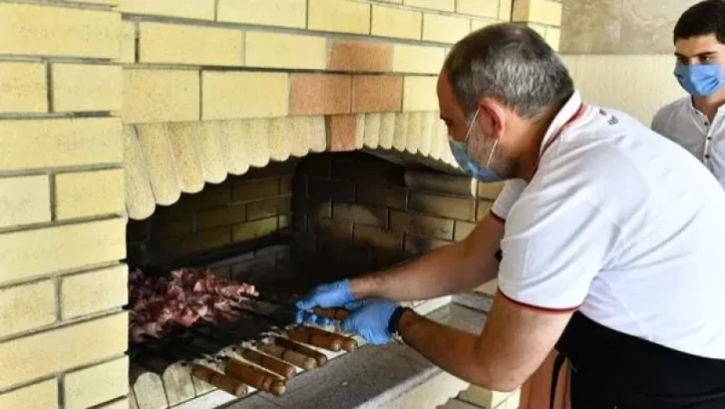 Photos: Prime Minister Prepares Barbecue for Children from Several Border Villages of Tavush