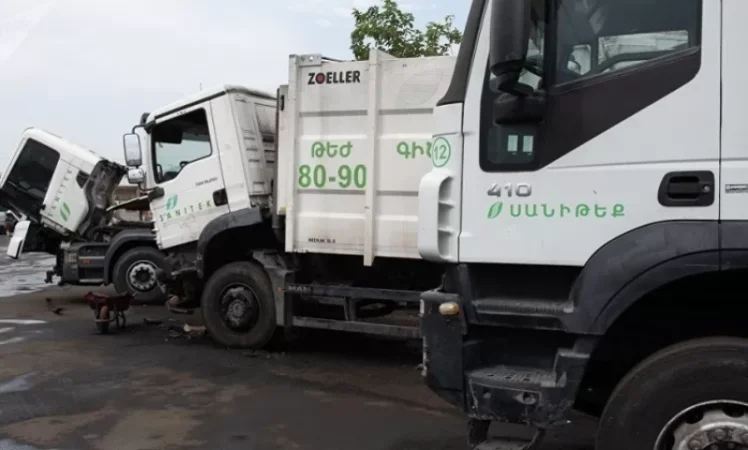 Տաքսին բախվել է «Սանիթեք»-ի աղբատարին. կան տուժածներ