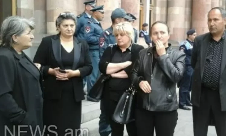 Կրկին ցույց է․ 9 տարի հետո ես այս գործը ո՞նց քննեմ․ Քննիչը՝ զոհված զինծառայողի մորը