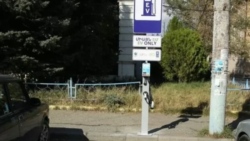 Գյումրիում տեղադրվել է էլեկտրամոբիլների լիցքավորման առաջին կայանը