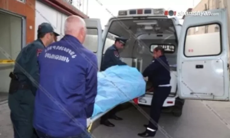 Երևանի  հյուրանոցներից մեկում հայտնաբերվել է 40–ամյա տղամարդու դի, իսկ սեղանին կասկածելի ներարկիչներԵրևանի  հյուրանոցներից մեկում հայտնաբերվել է 40–ամյա տղամարդու դի, սեղանին  էլ կասկածելի ներարկիչներ