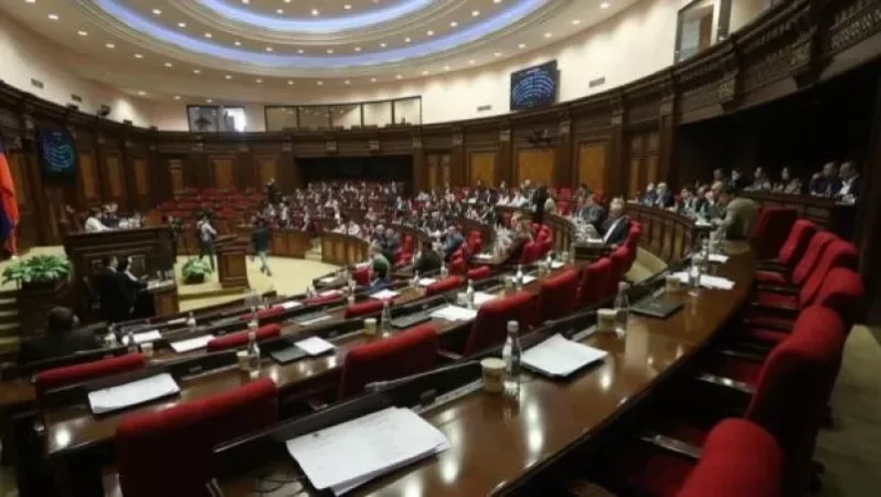 «Ժողովուրդ». 7 պատգամավոր պետք է վայր դնի մանդատը.սուրհանդակ են ուղարկել Ծառուկյանի մոտ