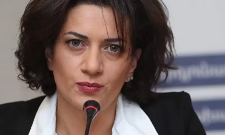 Տիկին Հակոբյան, դուք թքած ունե՞ք, թե ինչ է գրում մամուլը ձեր մասին. Վարչապետի տիկնոջ հոդվածը