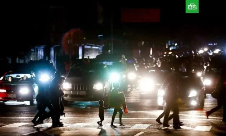 Կարակասում լայնամասշտաբ հոսանքազրկում է. քաղաքացիները կաթսաներով փողոց են դուրս եկել