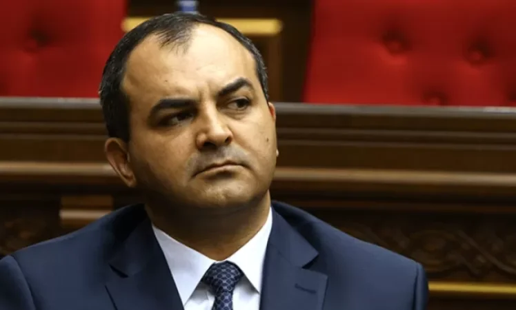 Հերթական էքշընը ԱԺ-ում գլխավոր դատախազի մասնակցությամբ. Հրապարակ