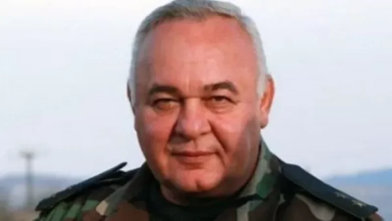 Անհապաղ պետք է ազատվել անկարող, գուցե նաև՝ դավաճան իշխանություններից. Արշավիր Ղարամյան