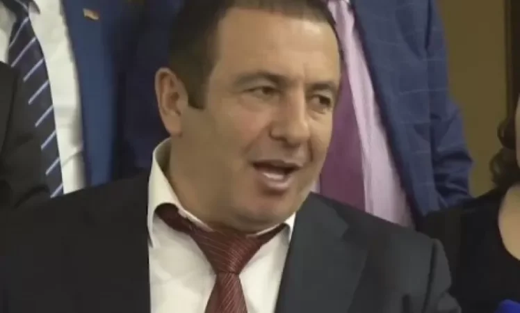 Ես ու թոռներս խնդիր չունենք, խնդիր դու ունես․Ծառուկյանը՝ լրագրողին