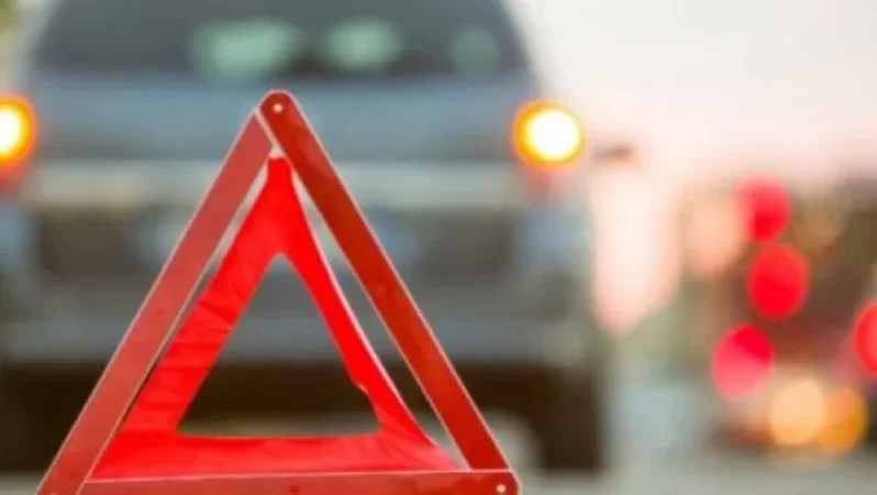Toyota Mark X Leaves Road and Rolls Over on Goris-Yerevan Highway, Injuries Reported