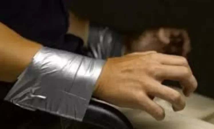 82-ամյա տատիկի բերանը կպչուն ժապավենով կապել  են ու թալանել տունը