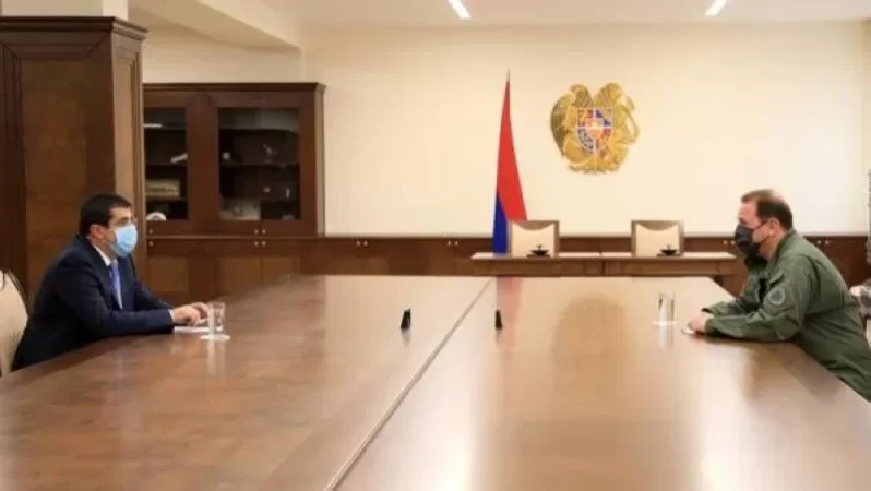 Դավիթ Տոնոյանը հանդիպում է ունեցել  Արցախի նախագահ Արայիկ Հարությունյանի հետ