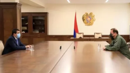 Դավիթ Տոնոյանը հանդիպում է ունեցել  Արցախի նախագահ Արայիկ Հարությունյանի հետ