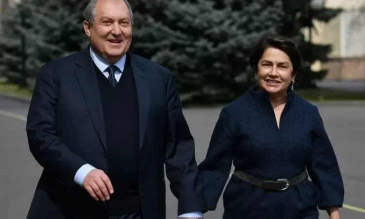 Տեր և տիկին Սարգսյաններն ըմբոշխնում են երևանյան գարունը