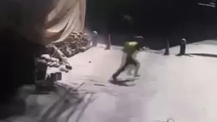 ՏԵՍԱՆՅՈՒԹ. Մոսկվայում բանվորը, չհասցնելով փախչել, հայտնվել է շինարարական կառուցվածքի փլուզման ալիքի տակ