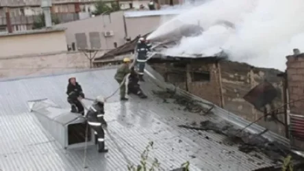 Երևանի շենքերից մեկի տանիքում հրդեհ է բռնկվել. դեպքի վայր է մեկնել 2 մարտական հաշվարկ