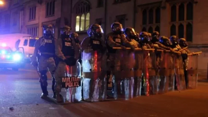 Լուիսվիլլում ցույցի ժամանակ անհայտ անձինք կրակոցներ են արձակել, տուժել է երկու ոստիկան