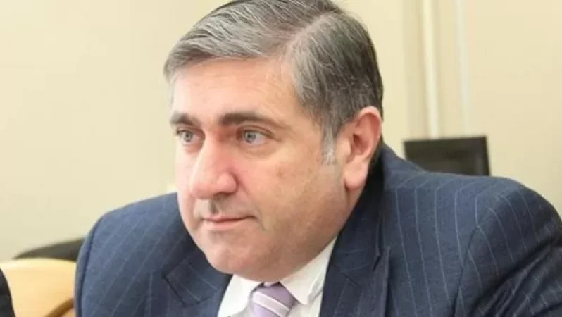 Փողն առել եք, դասերն ինչո՞ւ չեք անում. նախկին նախարարը՝ տնտեսագիտական համալսարանի ղեկավարությանը