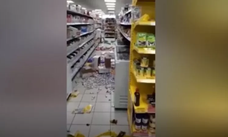 VIDEO: Buyer Goes Berserk, Wreaks Havoc in Supermarket in Ulyanovsk