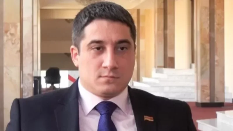 Կոչ եմ անում ուշքի գալ, իջնել ամպերից, հրաժարվել ամենագետի բարդույթից. նախկին իմքայլական պատգամավոր