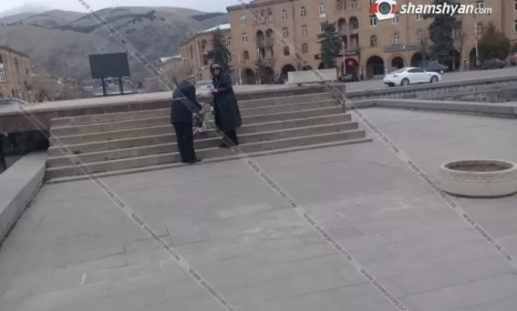 Մարտի 1-ի զոհերից՝ Դավիթ Պետրոսյանի մայրը փորձել է ինքնահրկիզվել