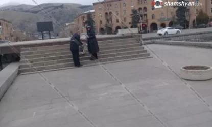 Մարտի 1-ի զոհերից՝ Դավիթ Պետրոսյանի մայրը փորձել է ինքնահրկիզվել