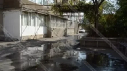 Հալաբյան փողոցի շենքերից մեկի բակը ողողվել է կեղտաջրերով ու կա վարակի վտանգ