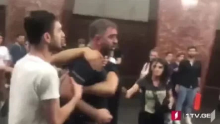 ՏԵՍԱՆՅՈՒԹ. Թբիլիսիում երկար մազեր ունենալու և ականջօղ կախելու համար երկու երիտասարդի են ծեծել