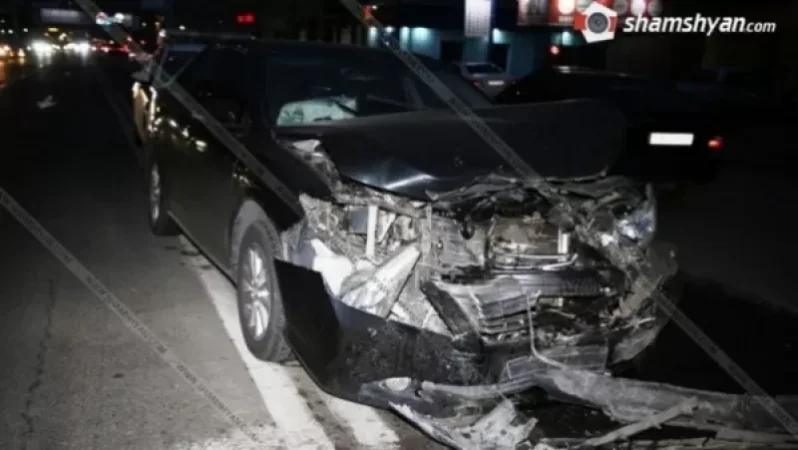 Աճառյան փողոցում վթարված մեքենան պատգամավորի է սպասարկում. մանրամասներ