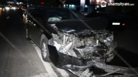 Աճառյան փողոցում վթարված մեքենան պատգամավորի է սպասարկում. մանրամասներ
