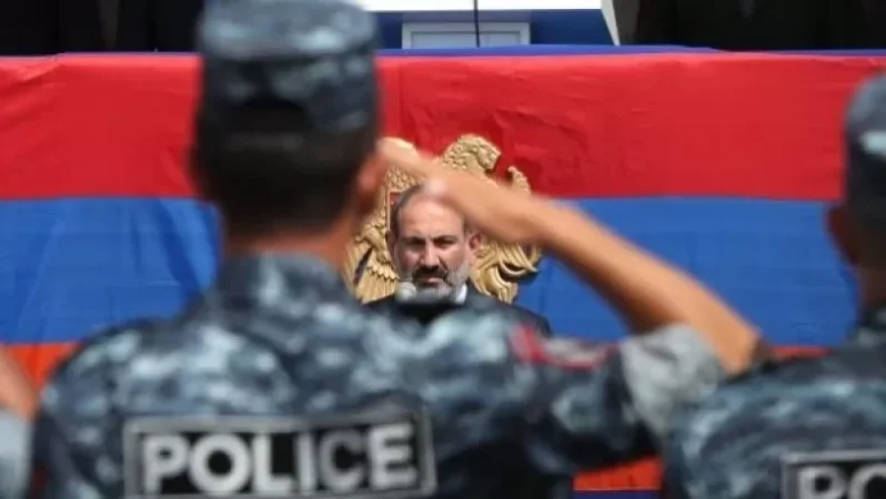 Photos: How Nikol Pashinyan Was Received in the Police Forces