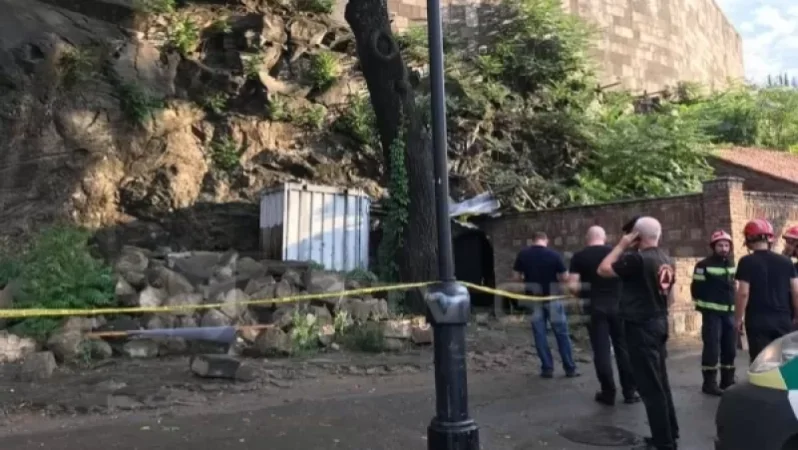 Թբիլիսիում երկաթյա կոնստրուկցիան ընկել է զբոսաշրջիկների վրա․ կա զոհ