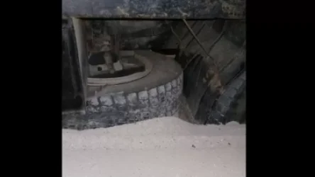 ԼՈՒՍԱՆԿԱՐՆԵՐ. Երևանում ցեմենտով բեռնատարն ընկել է ճանապարհին ավազով ծածկած փոսը