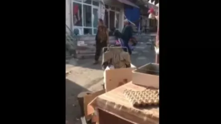 ՏԵՍԱՆՅՈՒԹ. Ստեփանակերտի կենտրոնական շուկայի՝ երեկվա հրթիռակոծությունից հետո բնակիչները շարունակում բնականոն կյանքը