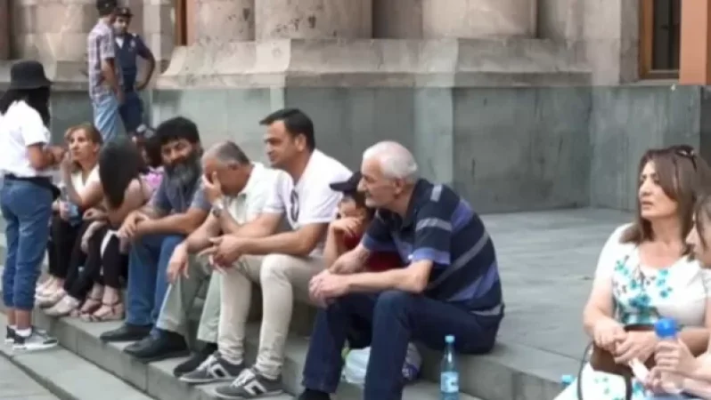 Անհետ կորած զինվորների հարազատները հանդիպել են վարչապետի պաշտոնակատար Նիկոլ Փաշինյանի հետ