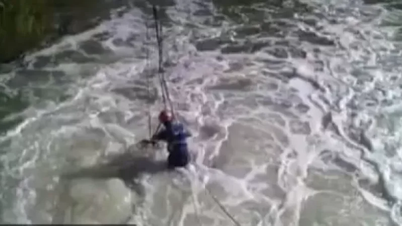 VIDEO: Car Falls into Voghji River