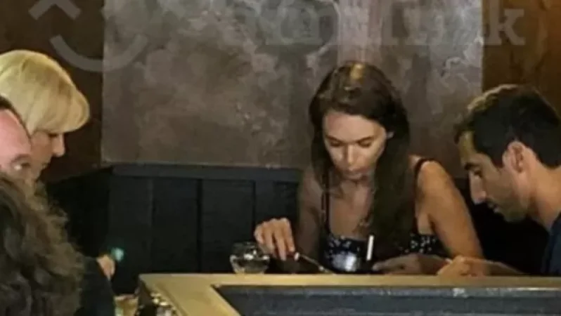 Մխիթարյանը կնոջ և մոր հետ՝  Փարիզում