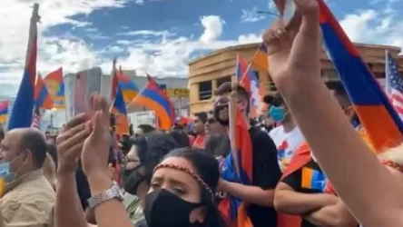 Հայ համայնքը Լոս Անջելեսում Ադրբեջանի հյուպատոսարանի առջև բողոքի ցույց են կազմակերպել