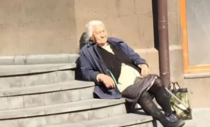 «ՀՀԿ տատիկը» նախկին իշխանությունների գրասենյակի տարածքից չի հեռանում