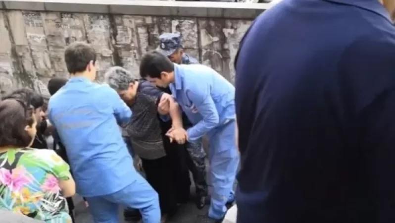 VIDEO: A Citizen Fell in the Mashtots River Underpass and Hit Their Head on a Rock
