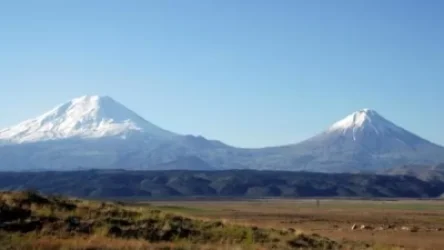 Թուրք քաղաքապետը՝ Արարատի՝ հայկական կողմից երևացող հատվածը Թուրքիայի և Ադրբեջանի դրոշներով լուսավորելու նախաձեռնության մասին