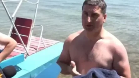 ՏԵՍԱՆՅՈՒԹ. Ինչպես է Գեղարքունիքի մարզպետը լողում կանաչ Սևանա լճում