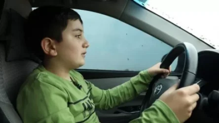 ՏԵՍԱՆՅՈՒԹ. 11-ամյա Աշոտն ինչպես է հրետակոծության ներքո Արցախից մինչև Հայաստանի սահմանագոտի վարել մեքենան