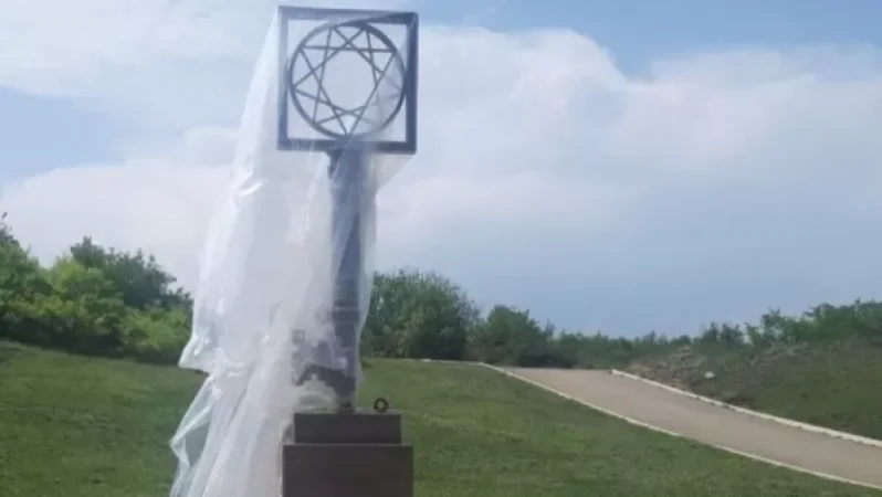 Բանալու տեսքով կասկածելի ծագման արձանն ապամոնտաժվել է