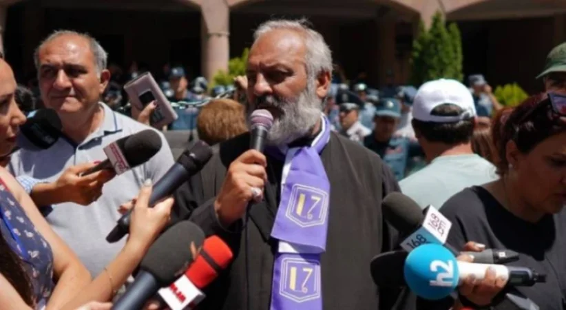 «Բագրատ Սրբազանը հաթաթա է տալիս իրենց». Արայիկ Հարությունյան