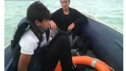 ՏԵՍԱՆՅՈՒԹ. Սևանա լճում փրկարարները անչափահասների նավակը մոտեցրել են ափին