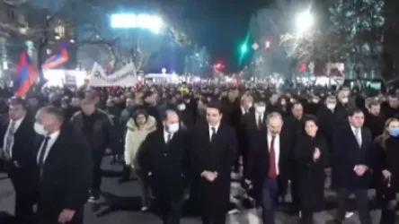 ՏԵՍԱՆՅՈՒԹ. Մարտի 1-ի զոհերի հիշատակին նվիրված երթը ընթանում է «Նիկոլ վարչապետ» կոչերով