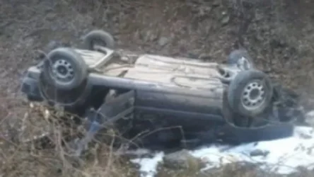 Նորատուսի մոտ մեքենան մոտ 8 մետր գլորվել է ձորը. վիրավորներից մեկի վիճակը ծայրահեղ ծանր է