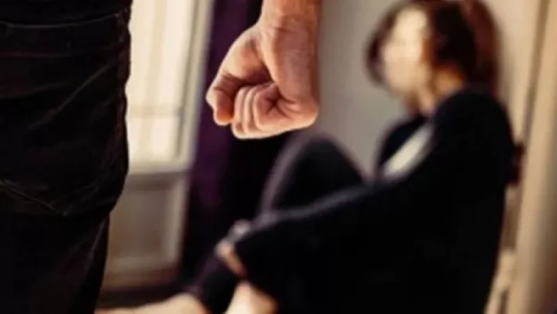 Մարտակերտում ամուսինը ծեծել է կնոջն ու կոտրել քիթը