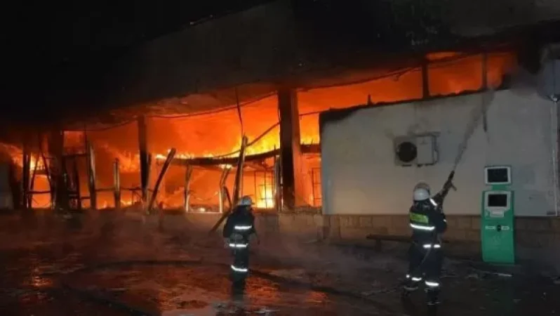 Լուսադեմին Ստեփանակերտում հրդեհ է բռնկվել. այրվել է հանրախանութ